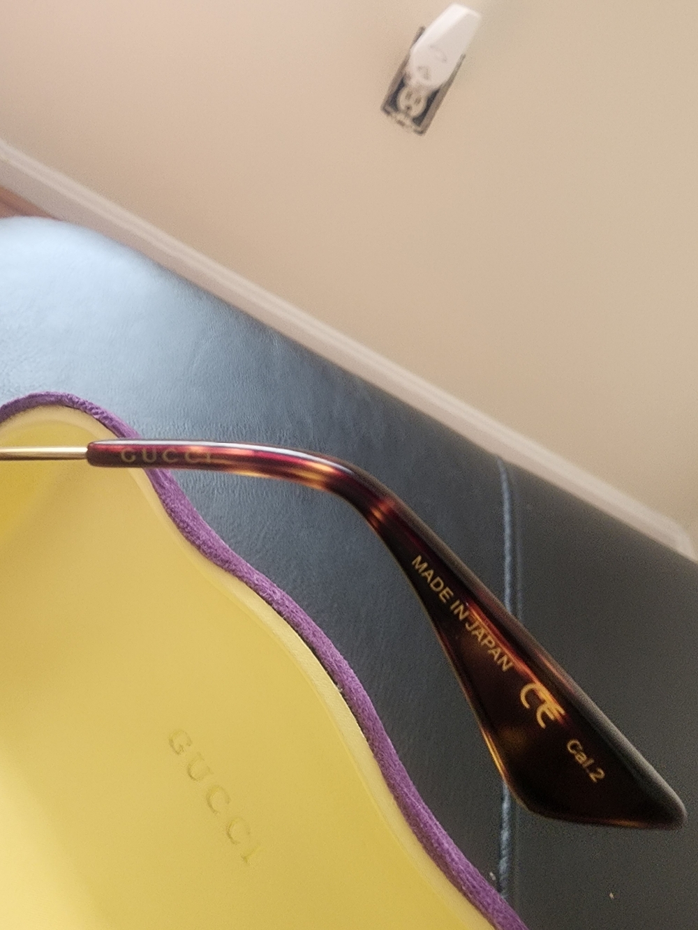 Gucci Round White and Pink L'Aveugle Par Amour Sunglasses - Picture 3 of 5